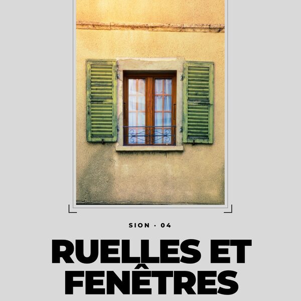 Sion, ruelles et fenêtres.
Une arche, des volets verts, deux personnes au balcon et la lum…